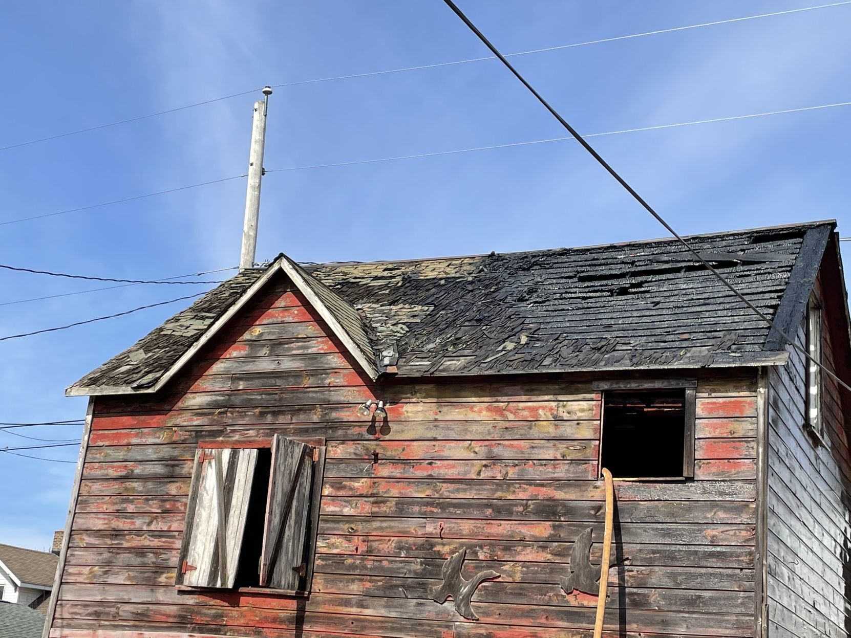 Illegal burning causes garage/barn fire in Portage, authorities say